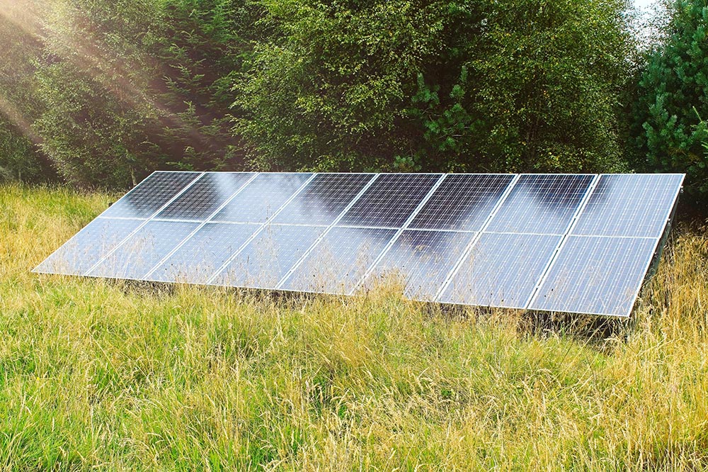 solar-panels-with-screw-piles